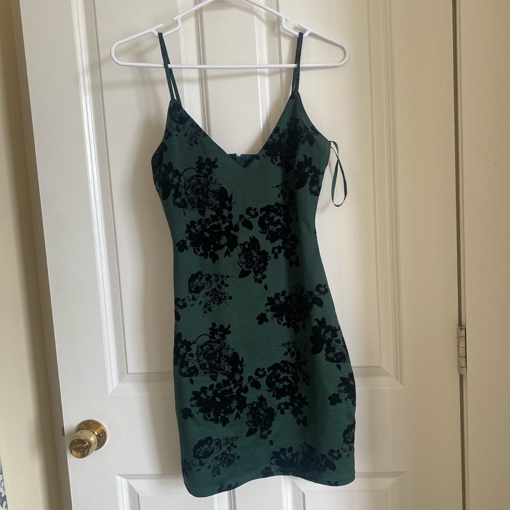 windsor green bodycon mini with velvet details